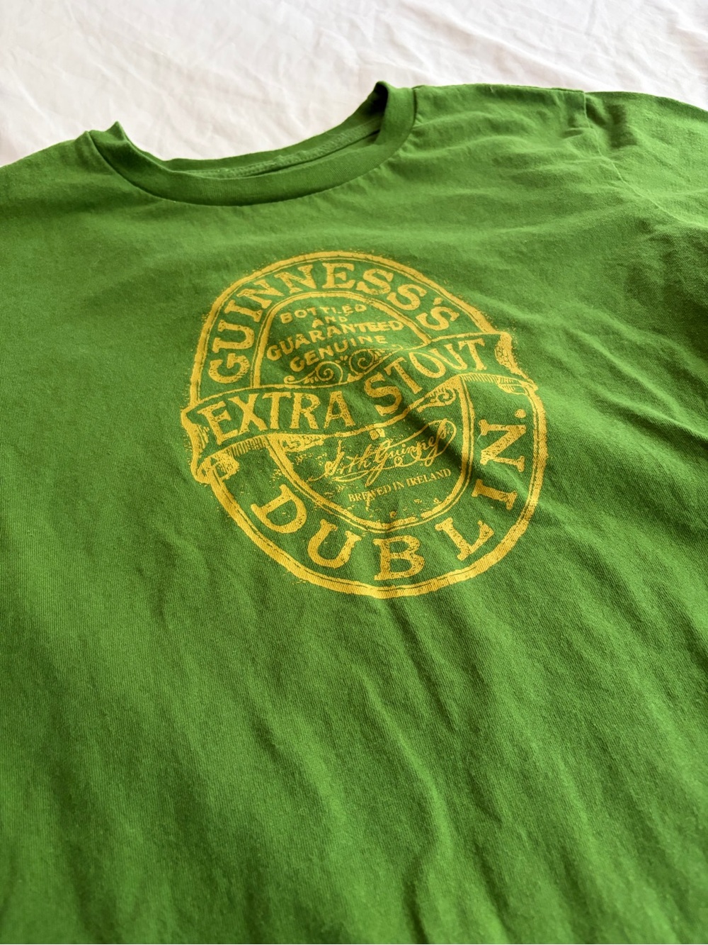 Guinness Green with Yellow Dublin Emblem Cropped Graphic Tee Womens Size M